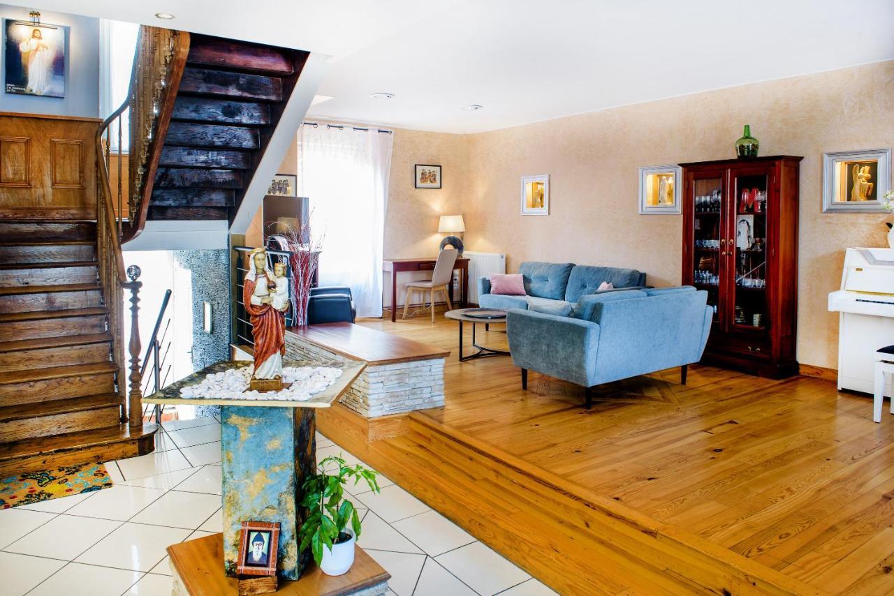La Sainte Famille Hotel Lourdes Exterior photo