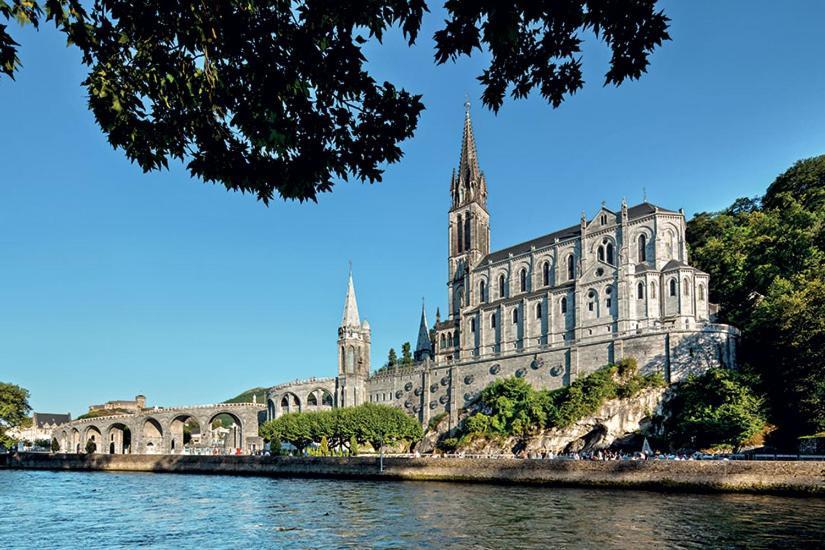 La Sainte Famille Hotel Lourdes Exterior photo